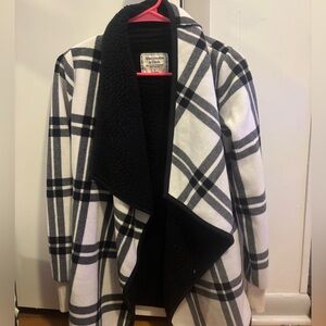 Abercrombie & Fitch Women's Black and White Checkered Teddy Jacket